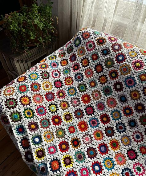 100% Handmade Crochet Granny Square Blanket is wonderfully comfortable and warm. Made from the highest quality yarn. It is produced with love and first class craftsmanship in different colors and sizes according to your request. You can decorate every corner of your home with this stylish, fashionable and nostalgic product. Perfect color transitions make this crochet blanket quite showy. Ideal for all seasons, a perfect gift for your home or loved ones. This blanket is completely handmade. Each Granny Square Blanket Different Sizes, Crochet Blanket Granny Square, Granny Squares Blanket, White Granny Square, Granny Square Crochet Blanket, Crochet Square Blanket, Colorful Blanket, Granny Square Afghan, Crochet Granny Square Blanket