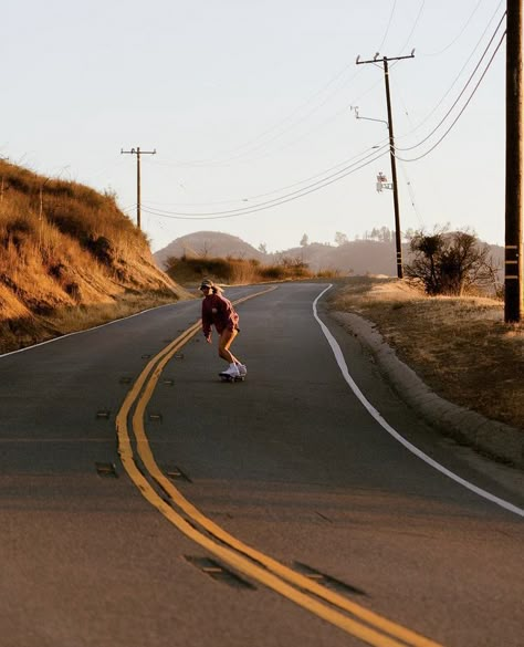 Surf Skate Aesthetic, Skateboarder Aesthetic, Longboarding Aesthetic, Surfskate Aesthetic, Skate Group, Longboard Aesthetic, Extreme Climbing, Skateboarding Aesthetic, Long Boarding