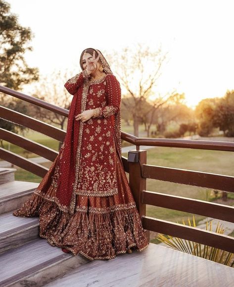 Bridal Farshi Gharara, Farshi Gharara Pakistani Bridal, Farshi Lehnga Pakistani Bridal, Muslim Bridal Lehenga, Farshi Gharara Pakistani, Red Bridal Lehenga Pakistani, Fall Wedding Guest Dresses, Pakistani Bridal Hairstyles, Wedding Guest Outfit Ideas