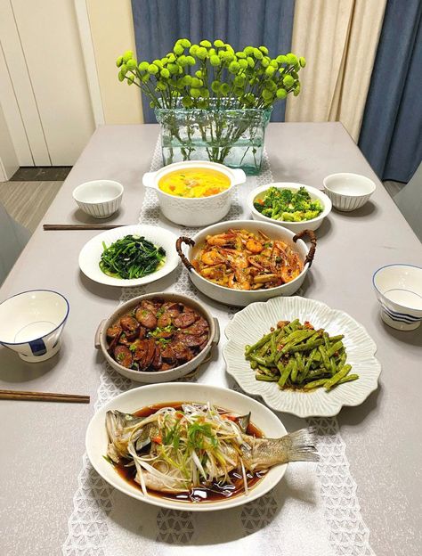 Korean Family Dinner Aesthetic, Healthy Food Plate, Homecooked Dinner, Big Family Meals, Chinese Cooking Recipes, Homecooked Meals, Healthy Lifestyle Food, Beakers, Buffet Food