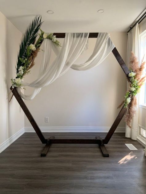 Diy Hexagon Wedding Arch, Hexagon Wedding Arch, Wood Wedding Arches, Hexagon Wedding, Wood Hexagon, Wedding Alters, Wood Arch, Wooden Arch, Wedding Arbour