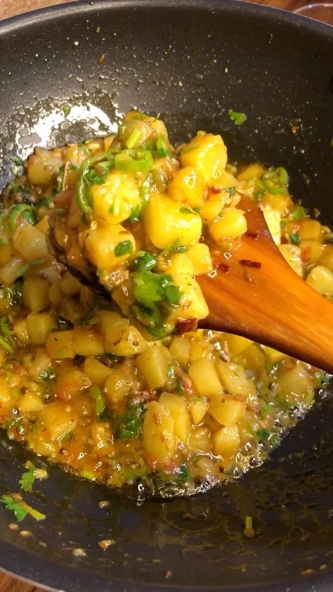 @tehreem.eats shared a video on Instagram: “My mom’s recipe of Aaloo ki bhujia❤️ Basic yet delicious. Goes really well with paratha in sehri💯” • Apr 19, 2022 at 10:59am UTC Sehri Recipes, Fast Easy Meals, My Mom, A Video, Easy Meals, 10 Things, On Instagram, Quick Saves, Instagram