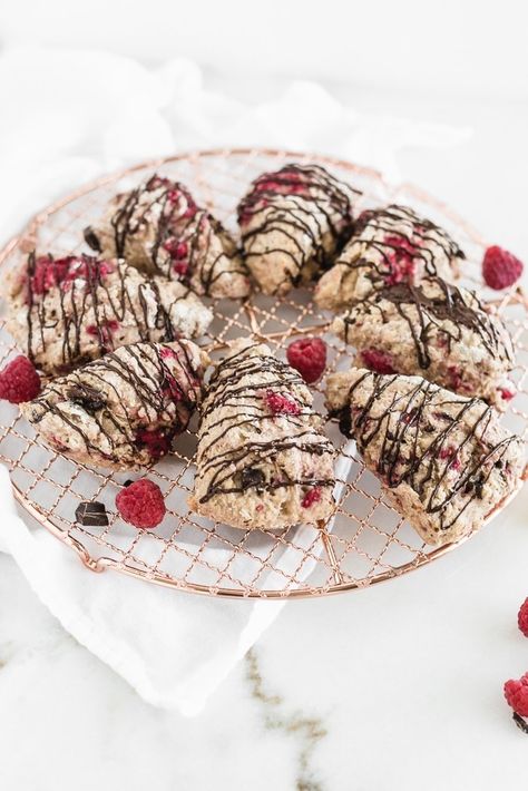 Chocolate Raspberry Scones, Raspberry Dark Chocolate, Dark Chocolate Raspberry, Vegetarian Brunch, Raspberry Scones, Healthy Dark Chocolate, Fruit Recipes Healthy, Chocolate Scones, Raspberry Chocolate