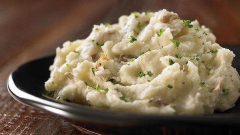 This Is How Outback Steakhouse Makes Mashed Potatoes, According To Reddit Garlic Herb Mashed Potatoes, Steakhouse Potatoes, Sour Cream Mashed Potatoes, Bloomin Onion, Fresh Potato, Outback Steakhouse, Making Mashed Potatoes, Mashed Potato Recipes, Potato Recipe