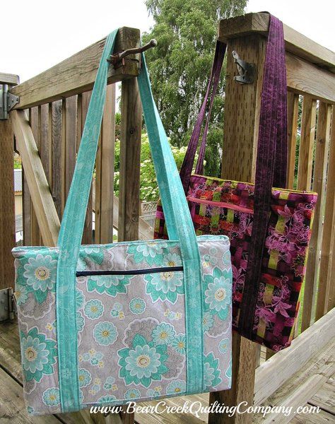 Laptop Bag Tutorialhttp://www.bearcreekquiltingcompany.com/blog/2014/07/13/laptop-bag-tutorial/ Diy Laptop Bag Pattern, Mk Outfits, Diy Laptop Bag, Free Sewing Projects, Bag Sewing Patterns, Bucket Bag Pattern, Duffle Bag Patterns, Messenger Bag Patterns, Hobo Bag Patterns