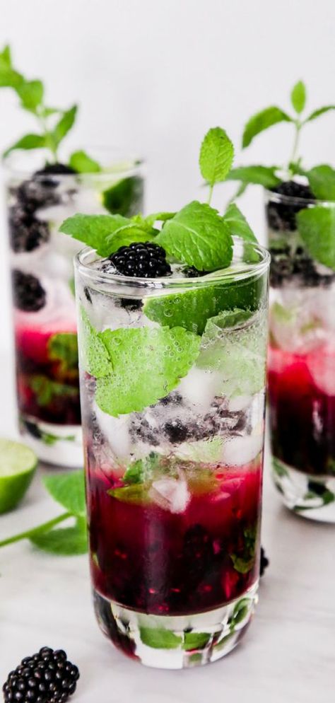 This Virgin Blackberry Mojito is sure to be your new favorite summer drink for date night in, 4th of July, or a party with your friends & family. | A virgin mojito filled with berries and fresh summer flavor that is quick & easy to make any time! Blackberry Mojito, Raspberry Mojito, Virgin Mojito, Perfect Summer Drink, Mojito Recipe, Rum Cocktails, Gin Fizz, Party Punch, Pretty Drinks