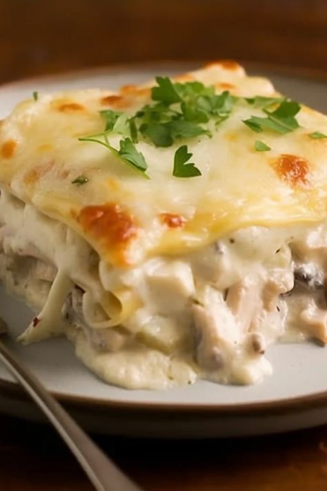 White Chicken Lasagna Recipe, Best Easy Lasagna Recipe, Mushroom Lasagna Recipe, Recipe Lasagna, White Chicken Lasagna, Chicken Lasagna Recipe, Cream Of Mushroom Chicken, White Lasagna, Sautéed Mushrooms