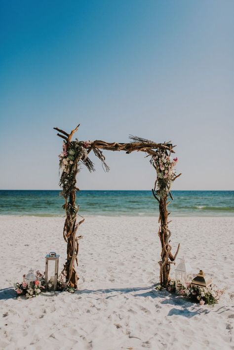 Driftwood arch + delicate floral accents | Image by LAYERS Photography Abba Wedding, Driftwood Wedding Arches, Beach Wedding Decor Ideas, Driftwood Arch, Wedding Arbours, Beach Website, Log Arch, Tropical Reception, Beach Wedding Aisle