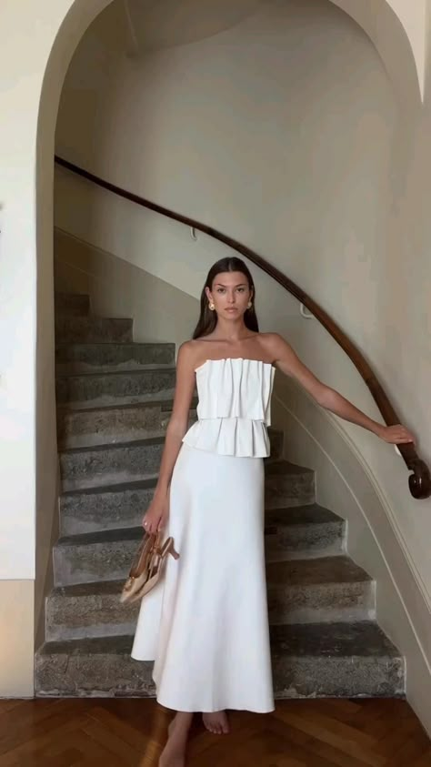 Wedding Party White Dresses, White Stylish Dresses, Prosecutor Outfit In Court, White Occasion Dress, Classy Bridal Outfit, Pastel Color Dress Wedding, Chic Rehearsal Dinner Outfit, Summer White Party Outfit, White Bridal Party Dress