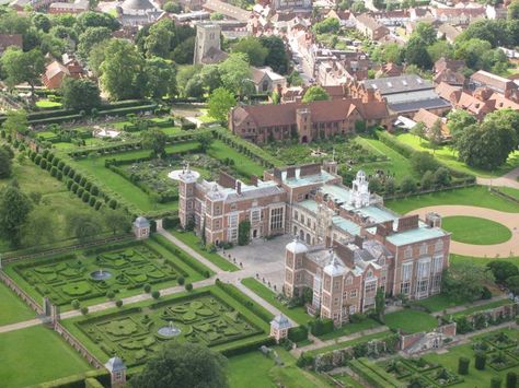 British Manor, Hatfield House, English Country Houses, English Manor Houses, English Country Cottage, English Castles, Castles In England, English Manor, Stately Homes