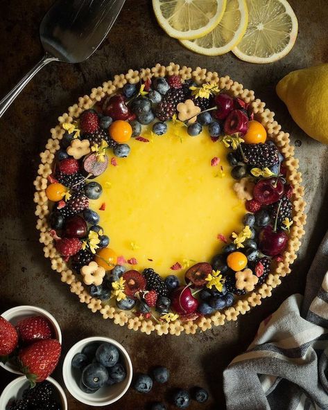 Creative Baker Designs Incredible Pies for Thanksgiving Cake Decorating Inspiration, Creative Pie Crust, Creative Pies, Pie Crust Designs, Baking Secrets, Pastry Design, Beautiful France, Baking Art, Thanksgiving Pies