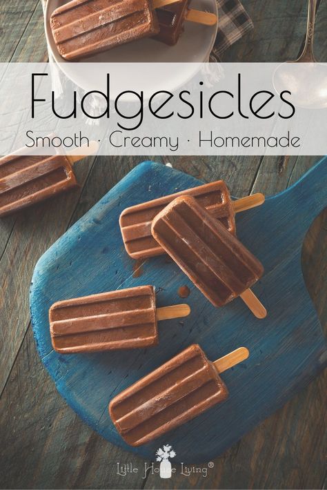 Homemade Fudgesicles Fudgsicle Recipe, Homemade Fudgesicles, Fudgesicle Recipe, Fudge Popsicles, Fudge Bars, Homemade Popsicles, Cold Treats, Frosé, Ice Cream Popsicles