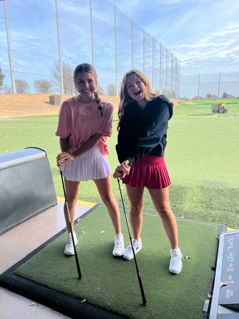 Cute Golf Poses, Top Golf Pictures, Preppy Golf Aesthetic, Golf Girlfriend Aesthetic, Preppy Golf Outfit, Top Golf Aesthetic, Golfing Instagram Pictures, Top Golf Birthday, Cute Golf Hairstyles