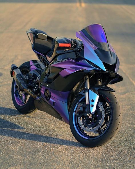 Two wheels one love😮‍💨 by @synergist_ . Follow Us @mantulbikers for More Custom Bike Ideas 🙌🏻✨ . Tag your friend who needs to see this ❤️ | Instagram Custom Sport Bikes Motorcycles, Moter Cycle, Purple Motorcycle, Purple Bike, Bike Aesthetic, Custom Sport Bikes, Yamaha Bikes, Motorbike Design, Bike Ideas