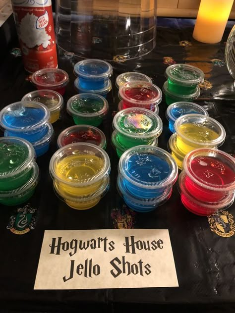 Hogwarts jell-O shots harry potter birthday food. #cheapharrypotterbirthdayfood Harry Potter Motto Party, Harry Potter Bachelorette Party, Harry Potter Weihnachten, Baby Harry Potter, Harry Potter Bachelorette, Harry Potter Shower, Harry Potter Snacks, Harry Potter Parties Food, Harry Potter Bridal Shower