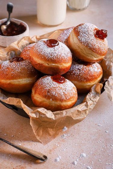 Vegan Sufganiyot, Sufganiyot Recipe Easy, Sufganiyot Recipe, Hannukah Desserts, Hanukkah Foods, Hanukkah Aesthetic, Hannukah Recipes, Hanukkah Recipes, Jelly Donuts