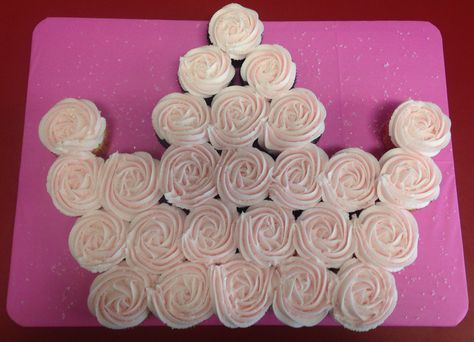 Crown Pull Apart Cupcake Cake, Tiara Pull Apart Cupcake Cake, Cupcake Crown Cake, Princess Crown Cupcake Cake, Princess Pull Apart Cupcakes, Princess Cupcakes Ideas, Crown Cupcake Cake, Chocolate Writing, Princess Birthday Cupcakes