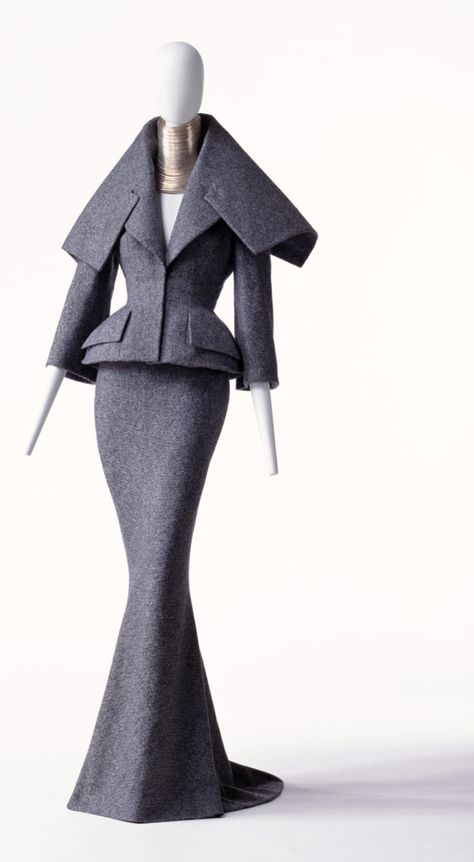 Barbie Jacket, Christian Dior Haute Couture, Dior Haute Couture, 1990s Fashion, 1990's Fashion, Going Gray, Dior Couture, Vintage Couture, Moda Vintage