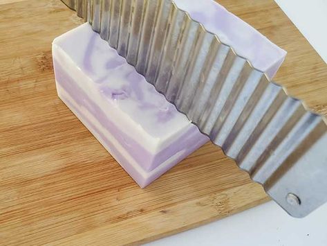 Diy Outdoor Candle Holders, Beard Balm Recipe, Lilac Essential Oil, Lilac Soap, Lilac Scent, Flowers To Grow, Draw Water, Melt And Pour Soap, Swirl Soap