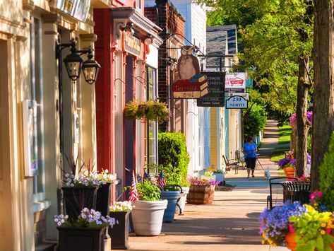 The most beautiful main street in every state - Insider Small Town Business Ideas, Small Town Romance, On The Road Again, City Travel, Beautiful Architecture, Historic Buildings, Tourist Destinations, Small Town, Main Street