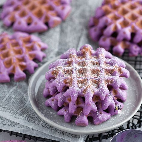 Mochi Waffle Recipe, Sweet Potato Mochi, Mochi Waffle, Ube Mochi, Mochi Waffles, Potato Mochi, Ube Recipes, Mochi Recipe, Waffle Maker Recipes