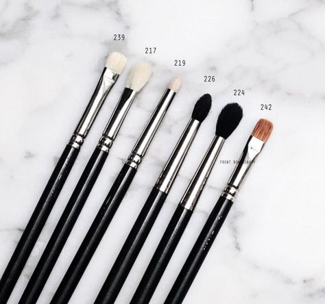 Makeup Talk – The MAC brushes you need in your life Harry Potter Makeup Brushes, Mac Makeup Foundation, Mac Makeup Brushes, Mac Makeup Looks, Make Up Kits, Best Mac Makeup, Mac Beauty Products, Mac Brushes, Make Up Designs