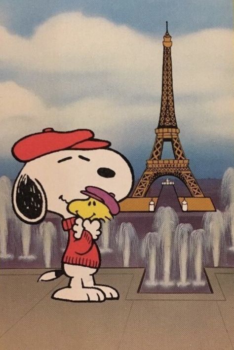 Snoopy Traveling, Scene Sketching, Snoopy Travel, Paris Cartoon, Snoopy Cafe, Geek Home Decor, Snoopy Collectibles, Woodstock Snoopy, Dog Cafe