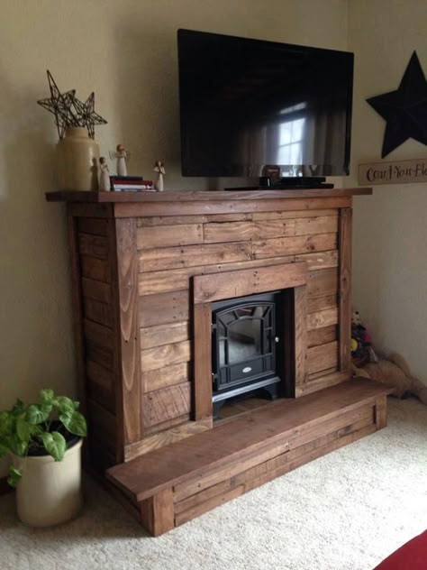 In today’s Recycled Pallet Project Ideas post I am going to show you some creative Pallet Projects and Ideas to inspire you to create your next pallet project. Fireplace Faux, Pallet Fireplace, House Remodeling, Recycled Pallet, Faux Fireplace, Wooden Pallet Projects, Pallet Crafts, Diy Fireplace, Wood Pallet Projects