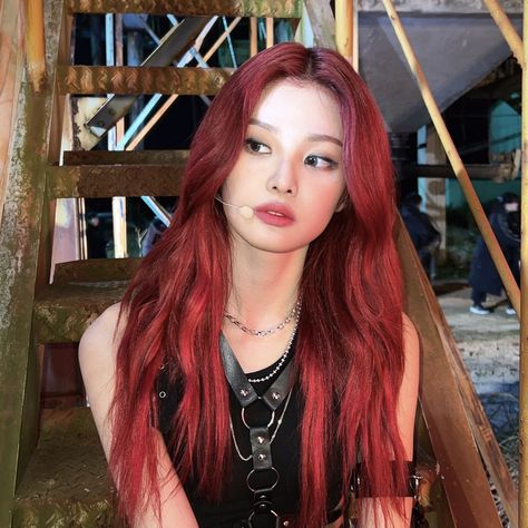 Red Hair Kpop, Yoo Sangah, My Girlfriend's Boyfriend, Cube Entertainment, Girl Crush, Red Hair, The Dreamers, Kpop Girls, Girl Group