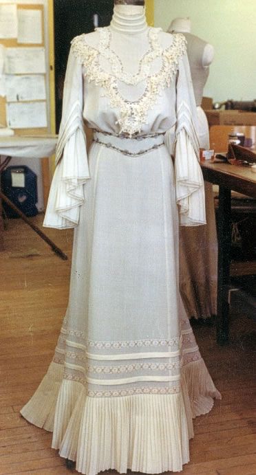 Edwardian (early 1900s) Cotton (or Linen?) Daydress 1900s Dresses Victorian, 1910s Day Dress, Early 1900s Dresses, Edwardian Day Dress, 1910s Dress, Edwardian Clothes, 1900 Dress, Edwardian Gowns, 1900 Fashion