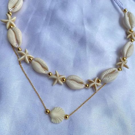 Choker Ajustables🐚☀️✨ Ideas Pulseras, Handmade Jewelry Tutorials, Jewelry Accessories Ideas, Beaded Bracelets Diy, Jewelry Inspo, Shell Necklaces, Beach Vibe, Summer Jewelry, Jewelry Tutorials