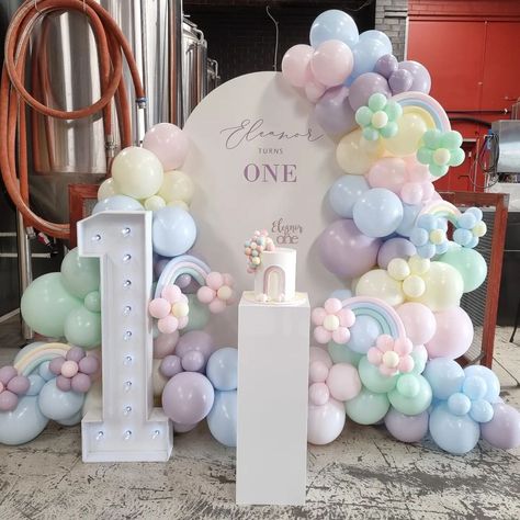 Balloon Envy Melbourne on Instagram: “Eleanor turns one Light up number | @numbers.4.u Cake | @lazycakesbylauren Venue | @hardroadbrewing Balloons, backdrop, plinth |…” Balloons Backdrop, Number 1 Balloon, 1 Balloon, Balloon Backdrop, Birthday Backdrop, Bday Ideas, 1st Bday, Inspiration Ideas, Make A Wish