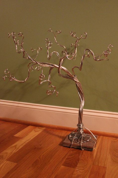 Money Tree Wedding, Jewelry Tree Stand, Bracelet Organizer, Diy Jewelry Display, Wire Trees, Earring Storage, Craft Show Displays, Necklace Organizer, Wire Tree