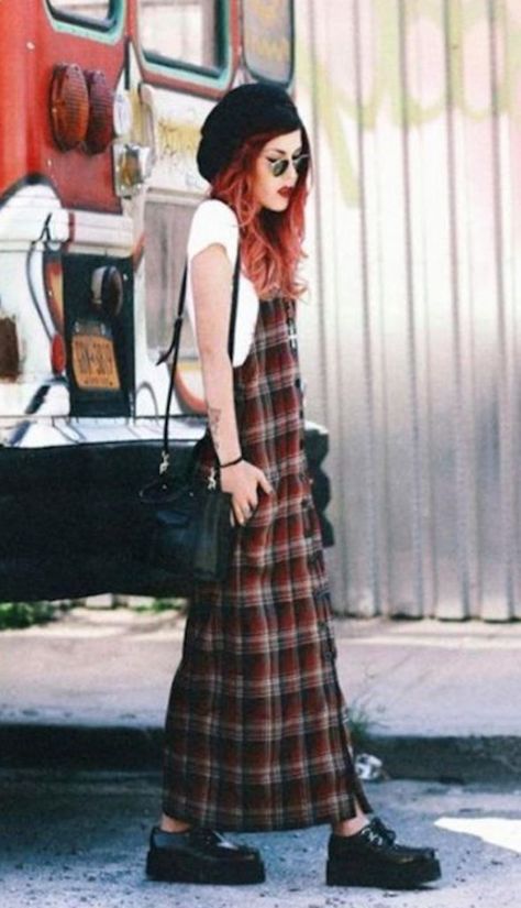 ’90s Grunge Fashion Outfits You Can Pull Off Today 90s Grunge Outfits, Moda Ulzzang, 1990 Style, Fashion Guys, Grunge Flannel, Estilo Hipster, Look Grunge, Patron Vintage, Tokyo Street Fashion