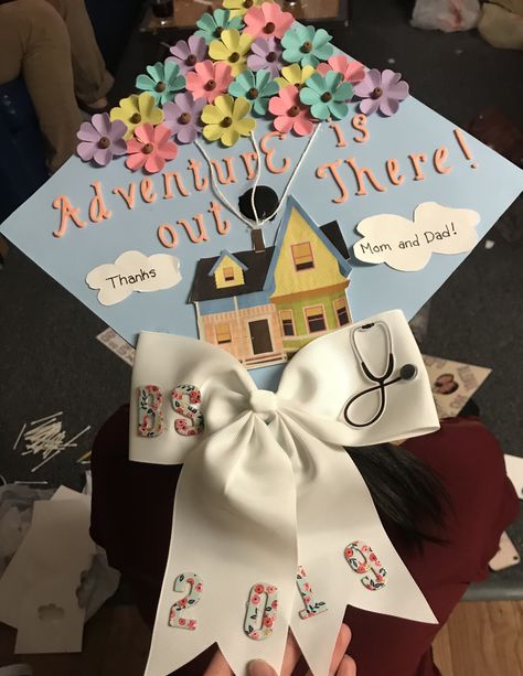 Stitch Graduation Cap Designs, Grad Hats Ideas, Dr Suess Graduation Cap Ideas, Graduation Cap Crown, Disney Cap Decoration Graduation, Stitch Cap Graduation, Up Graduation Cap, Snow White Graduation Cap, Graduation Cap Ideas Disney