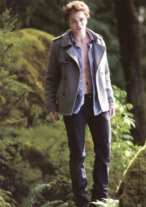 Twilight Outfits, Twilight 2008, Robert Pattinson Twilight, Robert Douglas, Twilight Edward, Twilight Photos, The Cullen, Twilight Film, Edward Bella