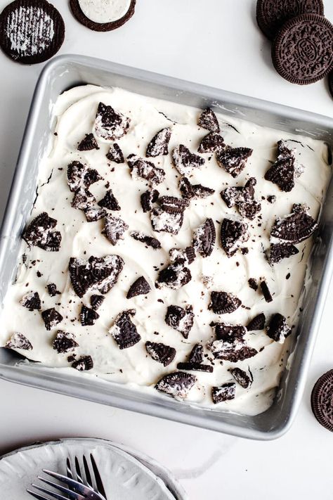 This Gluten-Free Oreo Icebox Cake is an easy no-bake dessert—only 5 ingredients and gluten-free, dairy-free, and vegan! Oreo Icebox Cake, Gluten Free Oreos, Oreo Bars, Oreo Cookie Recipes, Oreo Dessert Recipes, Icebox Cake Recipes, Chocolate Wafer Cookies, Gluten Free Ice Cream, Oreo Ice Cream