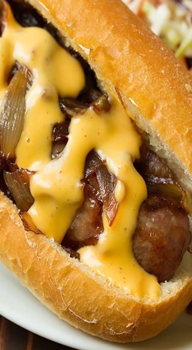 Yummy Burgers, Brat Sausage, Bologna Recipes, Brats Recipes, Bratwurst Recipes, Cheddar Cheese Sauce, Queso Cheddar, Hot Dog Recipes, Burgers Sandwiches