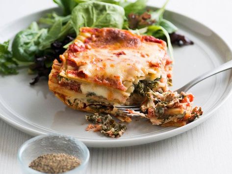 Summer Squash Lasagna, Kale Lasagna, Healthy Lasagna Recipes, Fried Kale, Healthy Lasagna, Chopped Kale, Baked Lasagna, Vegetarian Lasagna, Classic Lasagna