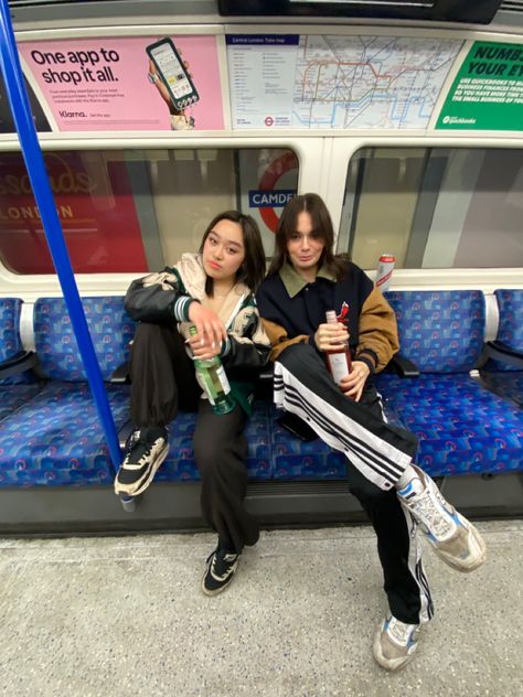 London Underground Photoshoot, London Tube Photoshoot, Underground Fashion Street Style, Tube Photoshoot, Underground Photoshoot, Tube Outfit, Streetwear London, Merch Photoshoot, London Photo Ideas