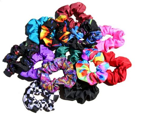 scrunchies 80's Hair, Early 90s Fashion, Hair Clips 90s, Happy Childhood, 90s Trends, Fox Tail, 90s Girl, 90s Party, Kids Fashion Trends