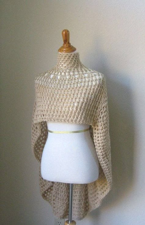 Poncho Au Crochet, Crochet Capelet, Boho Poncho, Knit Summer, Chic Crochet, Confection Au Crochet, Summer Sweater, Beige Boho, Crochet Fashion Patterns