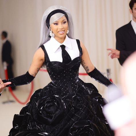 Cardi B Met Gala, Award Outfits, The Met Gala 2023, Gala Outfits, Met Gala Outfits, Mother Board, Red Carpet Outfits, Female Musicians, The Met Gala