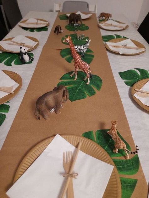 Safari Birthday Party Decorations, Wild Baby Shower, Safari Baby Shower Boy, Jungle Theme Birthday Party, Zoo Birthday Party, Jungle Thema, Wild Birthday Party, Jungle Theme Parties, Lion King Birthday