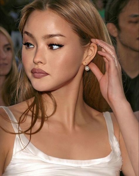 Matte Make Up, Chubby Face, Devon Aoki, Hair Inspiration Color, Hair Inspo Color, Dream Hair, 가을 패션, Maquillaje De Ojos, Devon