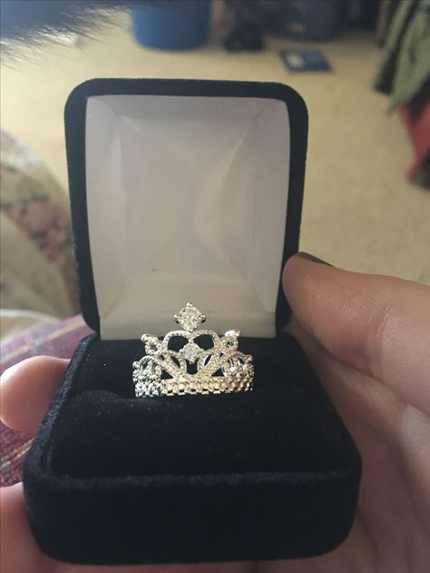 #myshine princess crown ring 👑 Quince Rings, Princess Crown Ring, Asian Style Clothes, Crown Rings, Gold Thumb Rings, Quinceanera Crown, Crown Ring Princess, Aesthetic Jewellery, Silver Crown Ring