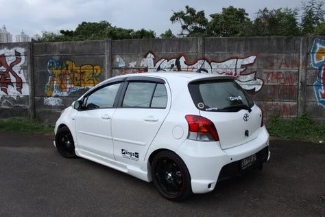 just white yaris - Toyota Yaris Forums - Ultimate Yaris Enthusiast Site Toyota Aygo Modified, Yaris Modifikasi, Toyota Conquest, Datsun Pickup, Honda Brio, Nissan March, Honda Jazz, Toyota Yaris, Toyota Cars