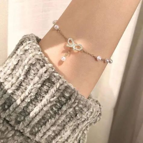 1pc Korean bow bracelet. • Adjustable Bracelet • Best For Gifting • Pack of 1 • Note: For External Use Only • dm for more details Korean Bracelet, Korean Jewellery, Minimal Jewellery, Vacation Accessories, Bracelets Design, Bow Bracelet, Bracelet Simple, Link Chain Bracelet, Bow Jewelry