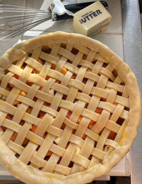 Peach Pie Aesthetic, Pie Aesthetic, Aesthetic Peach, Bakery Aesthetic, Baking Pie, Peach Pie, No Bake Pies, Peach Cobbler, Family Farm