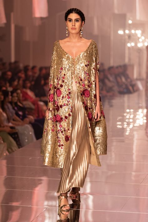 Manish Malhotra | Lakmé Fashion Week winter/festive 2019 #ManishMalhotra #PM #IndianCouture Manish Malhotra Bridal Lehenga, Reception Lehengas, Manish Malhotra Bridal, Casual Bridal Dress, Cape Dresses, Fashion Week Winter, Indian Wedding Dresses, Bridal Lehenga Designs, Shadi Dresses